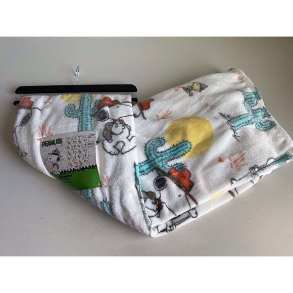 Peanuts Snoopy Woodstock Plush Throw Blanket Boy Scouts Desert  Cactus 50 X 70” - Picture 4 of 14